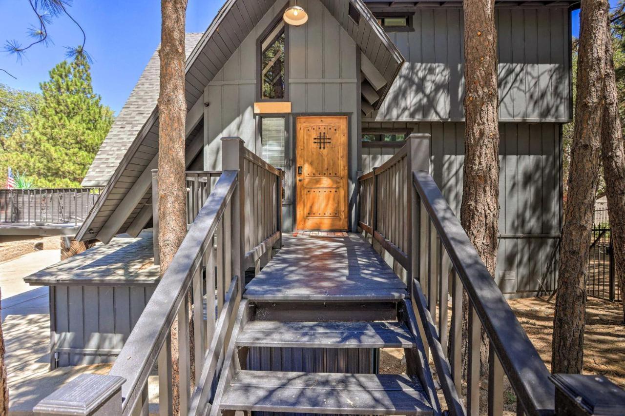 Luxe Timberland Villa With Lake Arrowhead Access! Bagian luar foto